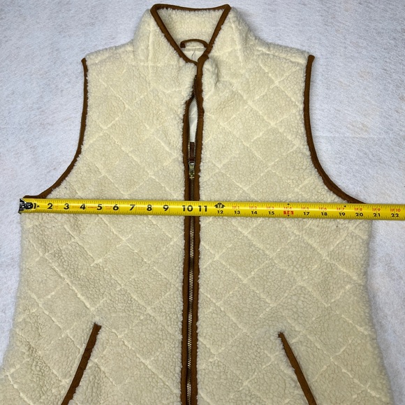 NWOT Old Navy Women’s Large Cream Sherpa‎ Quilted Vest - Picture 4 of 5